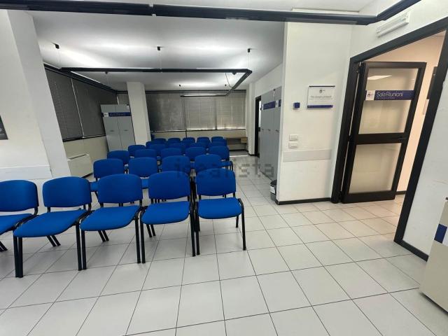 Ufficio in affitto di 270 m²