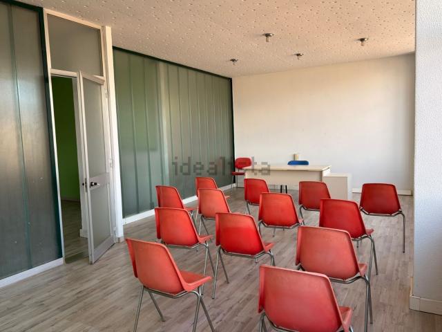 Ufficio in affitto di 270 m²