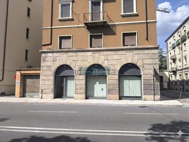 Ufficio in affitto di 270 m² in Circonvallazione Raggio di Sole