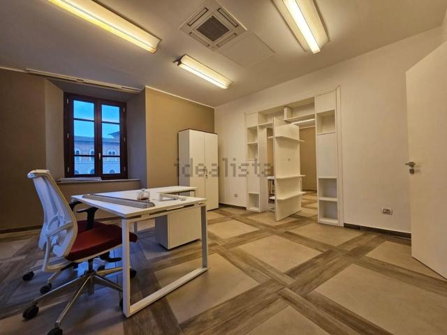 Ufficio in affitto di 270 m² in Piazza Giacomo Matteotti, 27