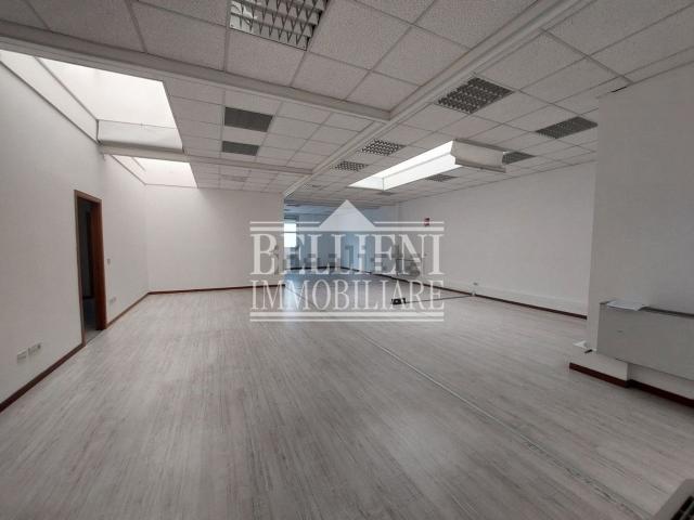 Ufficio in affitto di 271 m² in Via Zamenhof
