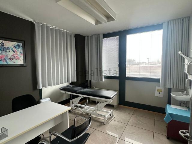 Ufficio in affitto di 285 m² in Viale Ancona