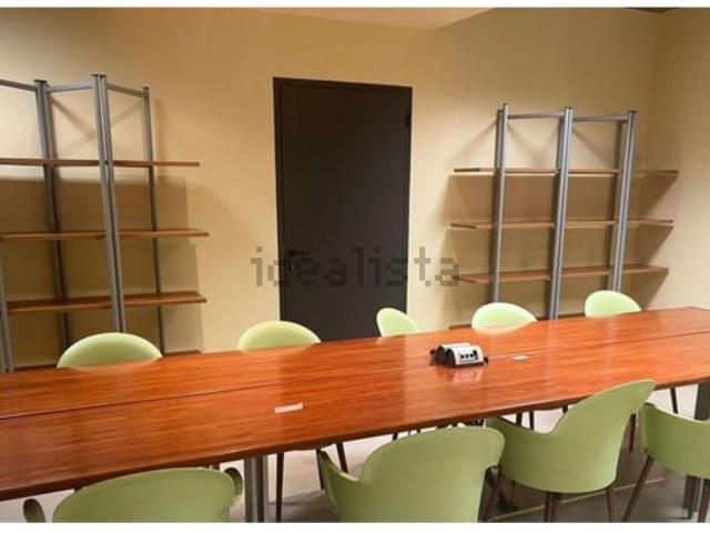 Ufficio in affitto di 288 m²