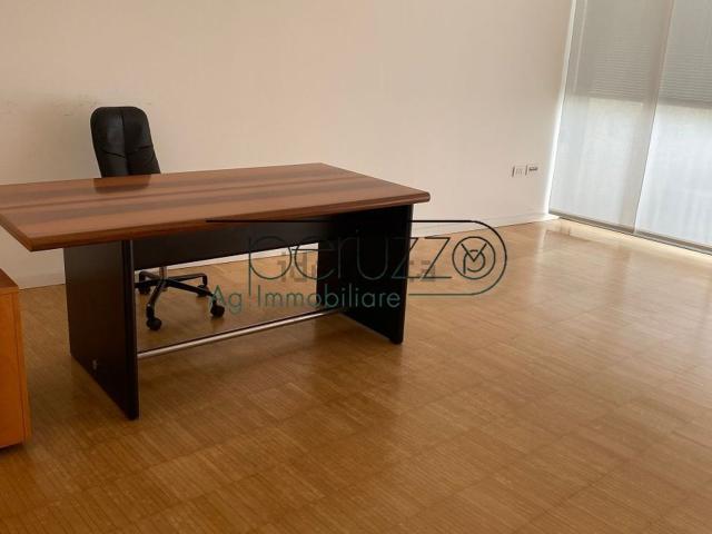 Ufficio in affitto di 280 m²
