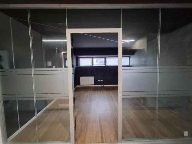 Ufficio in affitto di 280 m² in Via Emilia Pavese