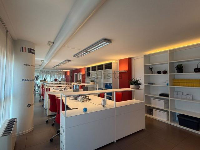 Ufficio in affitto di 280 m² in Via Francesco Rismondo
