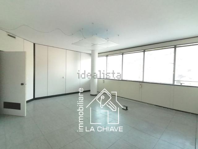 Ufficio in affitto di 280 m² in Viale delle Fosse