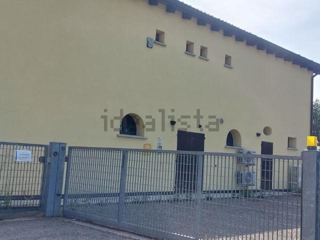 Ufficio in affitto di 282 m² in Via Ungheri