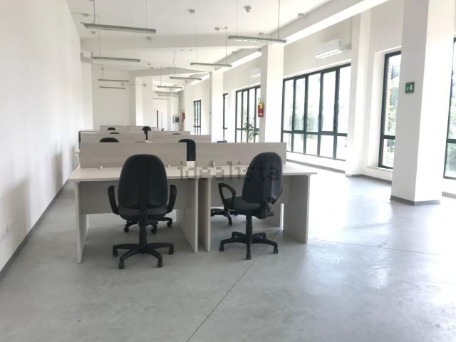 Ufficio in affitto di 282 m² in Viale dei Tulipani