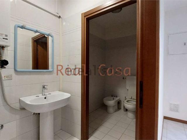 Ufficio in affitto di 28 m² in Via Luigi Poletti