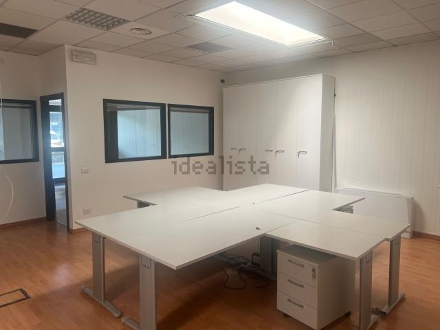 Ufficio in affitto di 294 m²