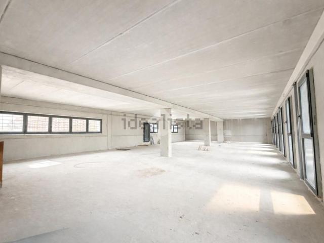Ufficio in affitto di 290 m² in Via Roma