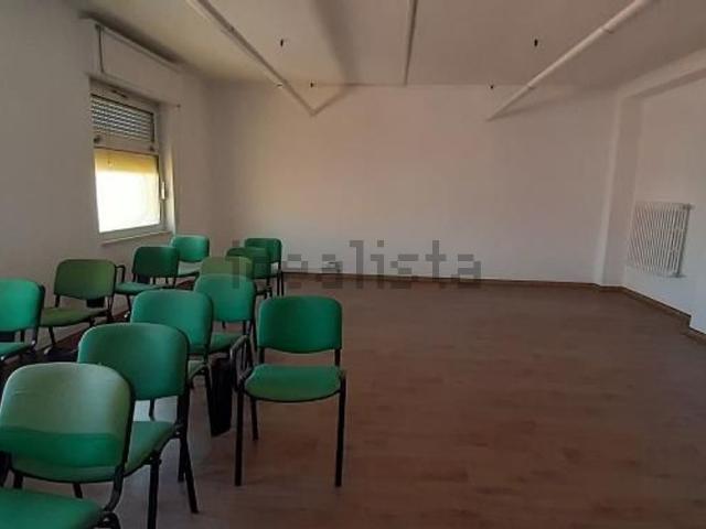Ufficio in affitto di 290 m² in Via Tiburtina Valeria