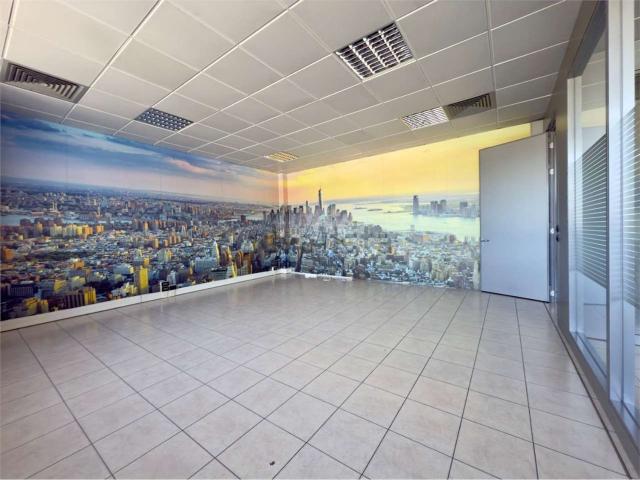 Ufficio in affitto di 369 m² in Via Venezia