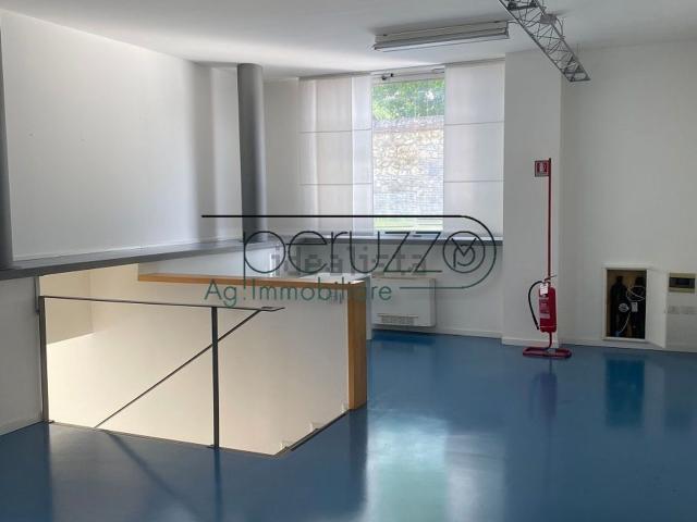 Ufficio in affitto di 300 m²