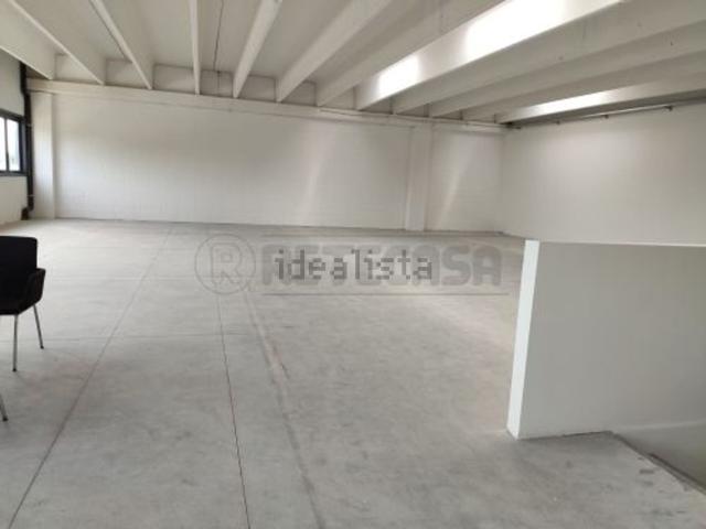 Ufficio in affitto di 300 m²