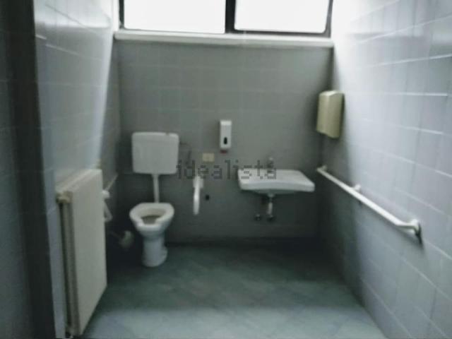 Ufficio in affitto di 300 m²
