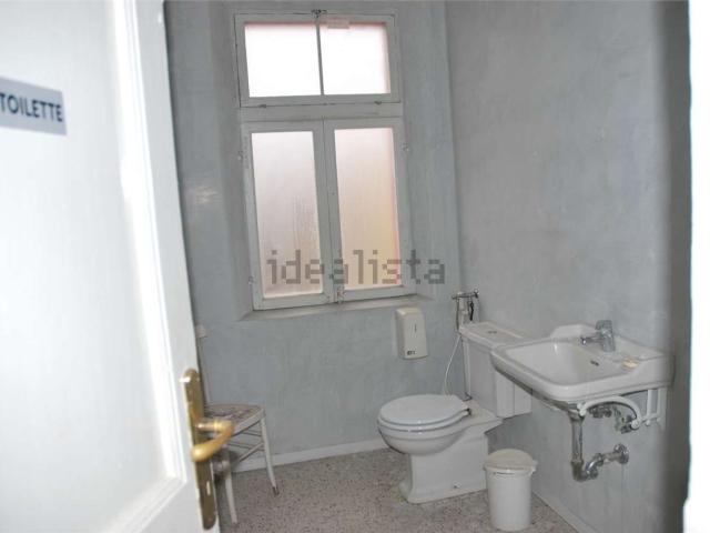 Ufficio in affitto di 300 m² in Corso Canalgrande, 1000