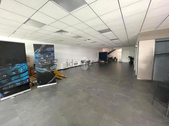 Ufficio in affitto di 300 m² in Via Noventana, 30