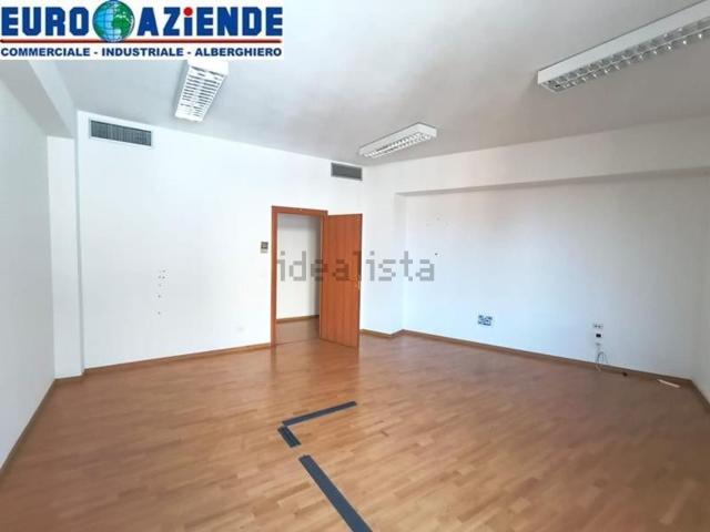 Ufficio in affitto di 300 m² in Via Antonino di Sangiuliano