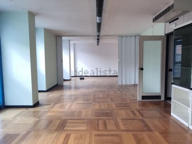 Ufficio in affitto di 300 m² in Via Antonio Gramsci