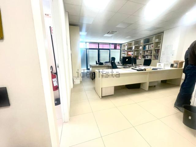 Ufficio in affitto di 300 m² in Via Antonio Meucci
