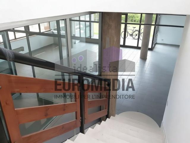 Ufficio in affitto di 300 m² in Via Cantarella