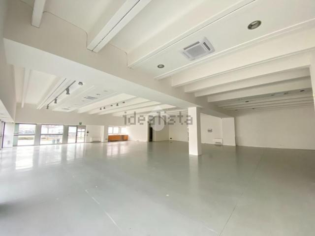 Ufficio in affitto di 300 m² in Via del Credito, 20