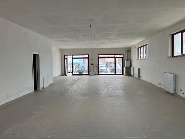 Ufficio in affitto di 300 m² in Via Patini, 30