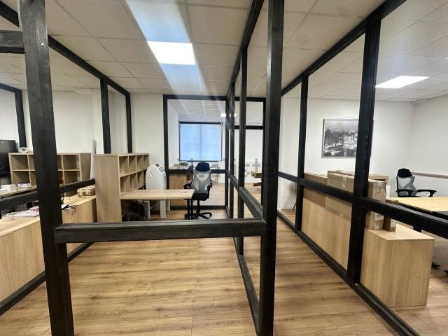 Ufficio in affitto di 300 m² in Via Roma