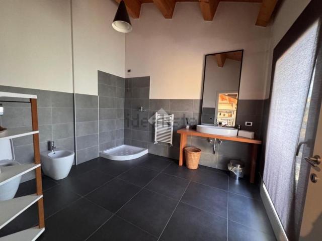Ufficio in affitto di 300 m² in Via San Pellico, 1