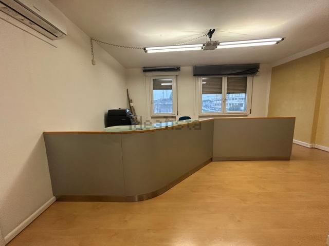 Ufficio in affitto di 300 m² in Viale dell&apos Industria, 15