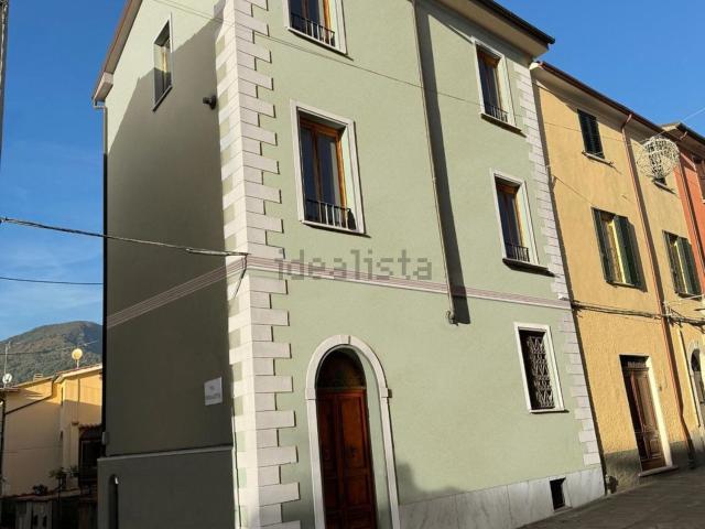 Ufficio in affitto di 30 m² in Via Cavour, 54100