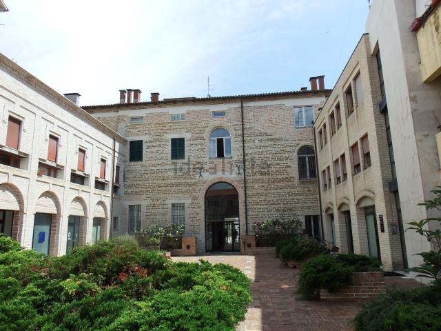 Ufficio in affitto di 30 m² in Piazza Garibaldi, 2