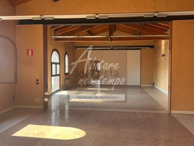 Ufficio in affitto di 315 m² in Via Guglielmo Marconi