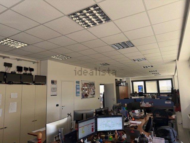 Ufficio in affitto di 315 m² in Via Giuseppe Brini