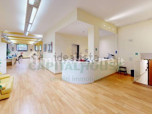 Ufficio in affitto di 318 m² in Via del Pratello, 25