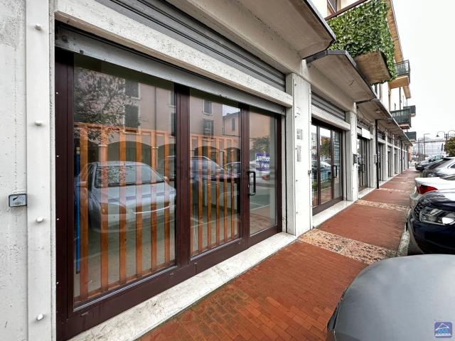 Ufficio in affitto di 32 m² in Viale di vittorio, 8