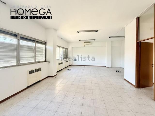 Ufficio in affitto di 335 m² in Via Isonzo, 16