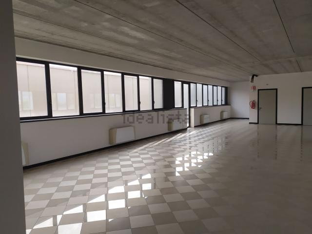 Ufficio in affitto di 330 m² in Via Sile