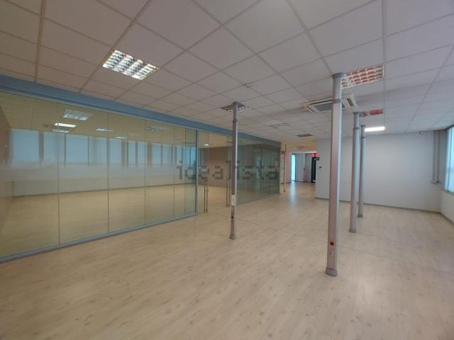 Ufficio in affitto di 333 m² in Via della Repubblica