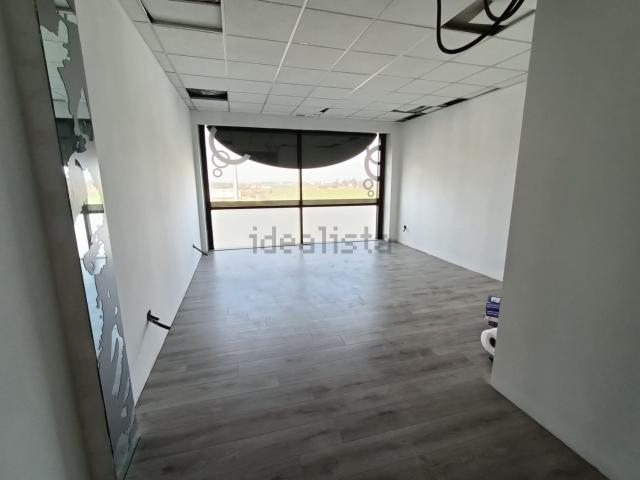 Ufficio in affitto di 33 m² in Via Emilia Ponente, 51