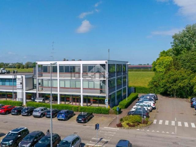 Ufficio in affitto di 345 m² in Via Delle Mondine, 6
