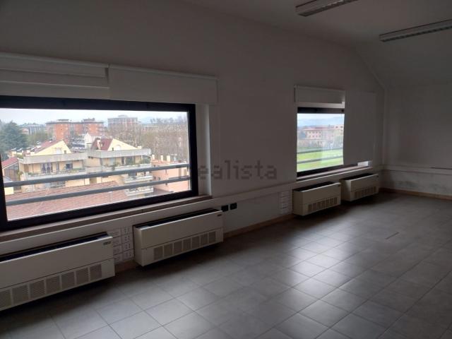 Ufficio in affitto di 340 m²