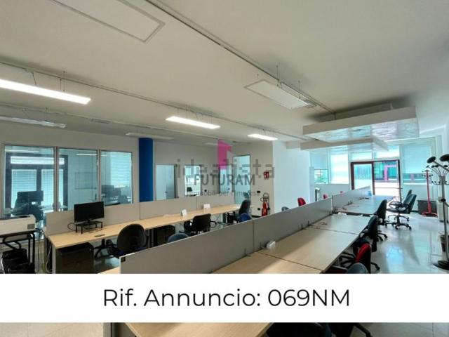 Ufficio in affitto di 340 m² in Via Giacinto Andrea Longhin, 1