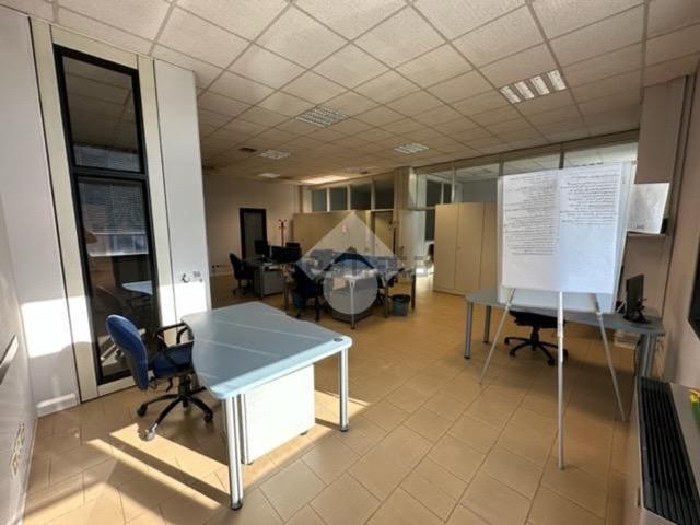 Ufficio in affitto di 340 m² in Via Gramsci, 1