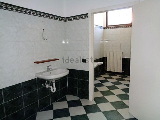 Ufficio in affitto di 350 m² in Via Nazionale