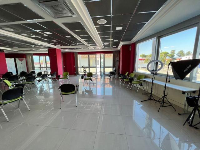 Ufficio in affitto di 350 m² in Via Degli Anziati