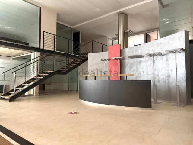 Ufficio in affitto di 350 m² in Via Divisione Folgore, 5