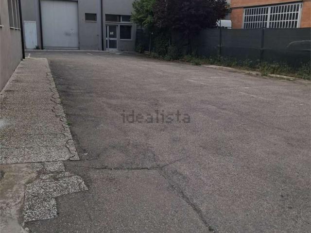 Ufficio in affitto di 350 m² in Via Emilia Est